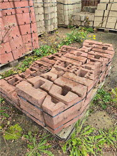 GEOSTONE miniFLAT 1/4 štípaný Červená NESTANDARD